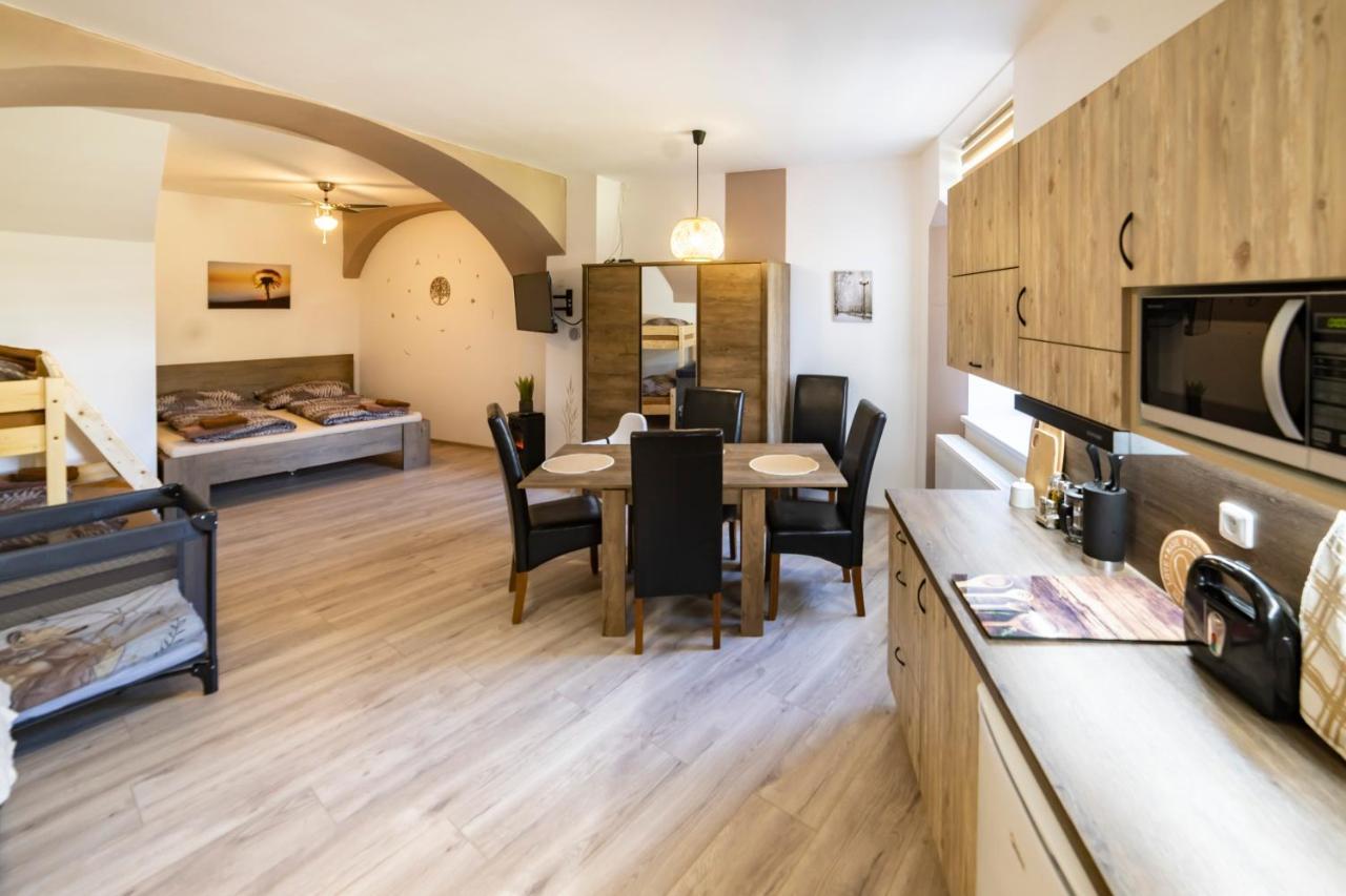 Apartmany Nezarka A Privatni Wellness Йиндржихув-Градец Экстерьер фото