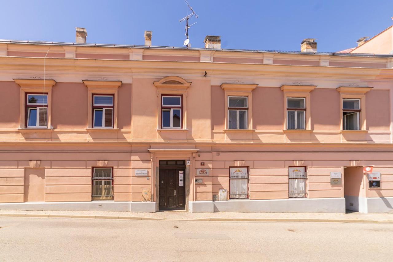 Apartmany Nezarka A Privatni Wellness Йиндржихув-Градец Экстерьер фото